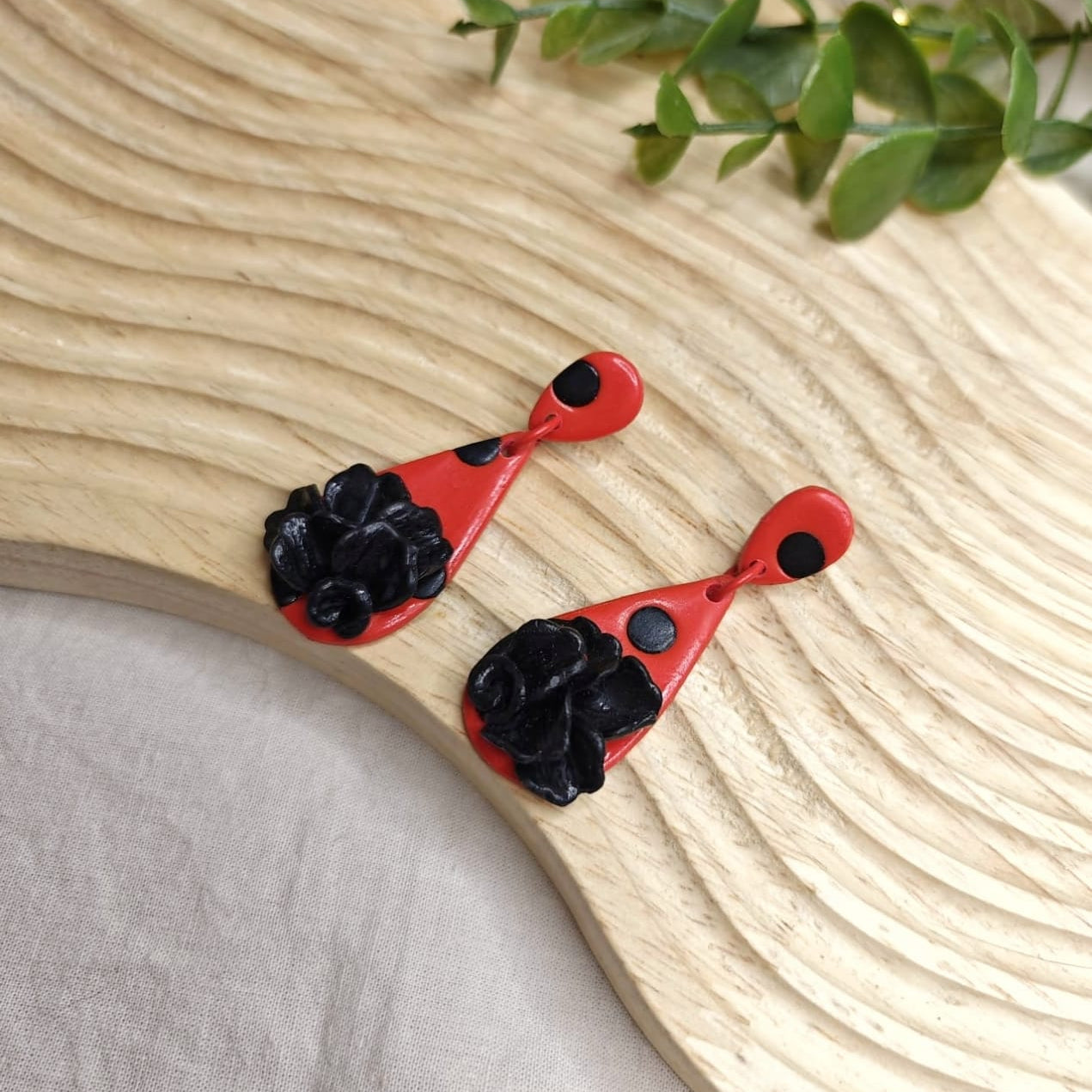 Carmen 2. Rojo lunares negro