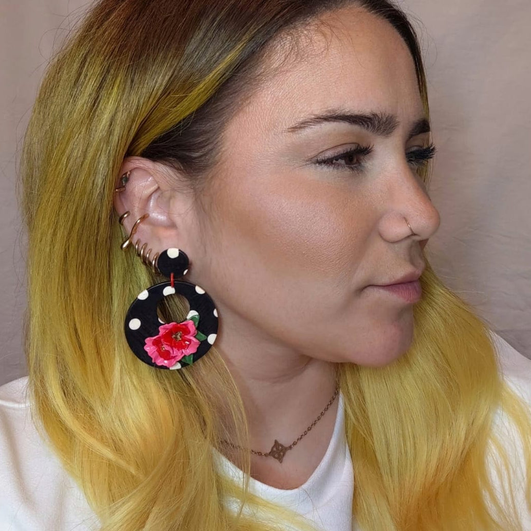 María. Negro lunares blanco