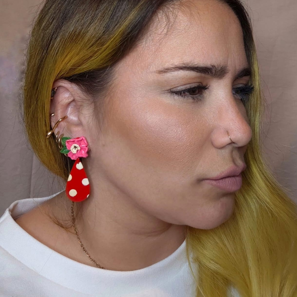 Carmen 1. Rojo lunares blanco