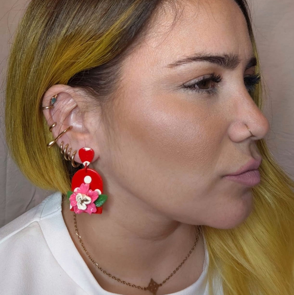 Esperanza. Rojo lunares blanco