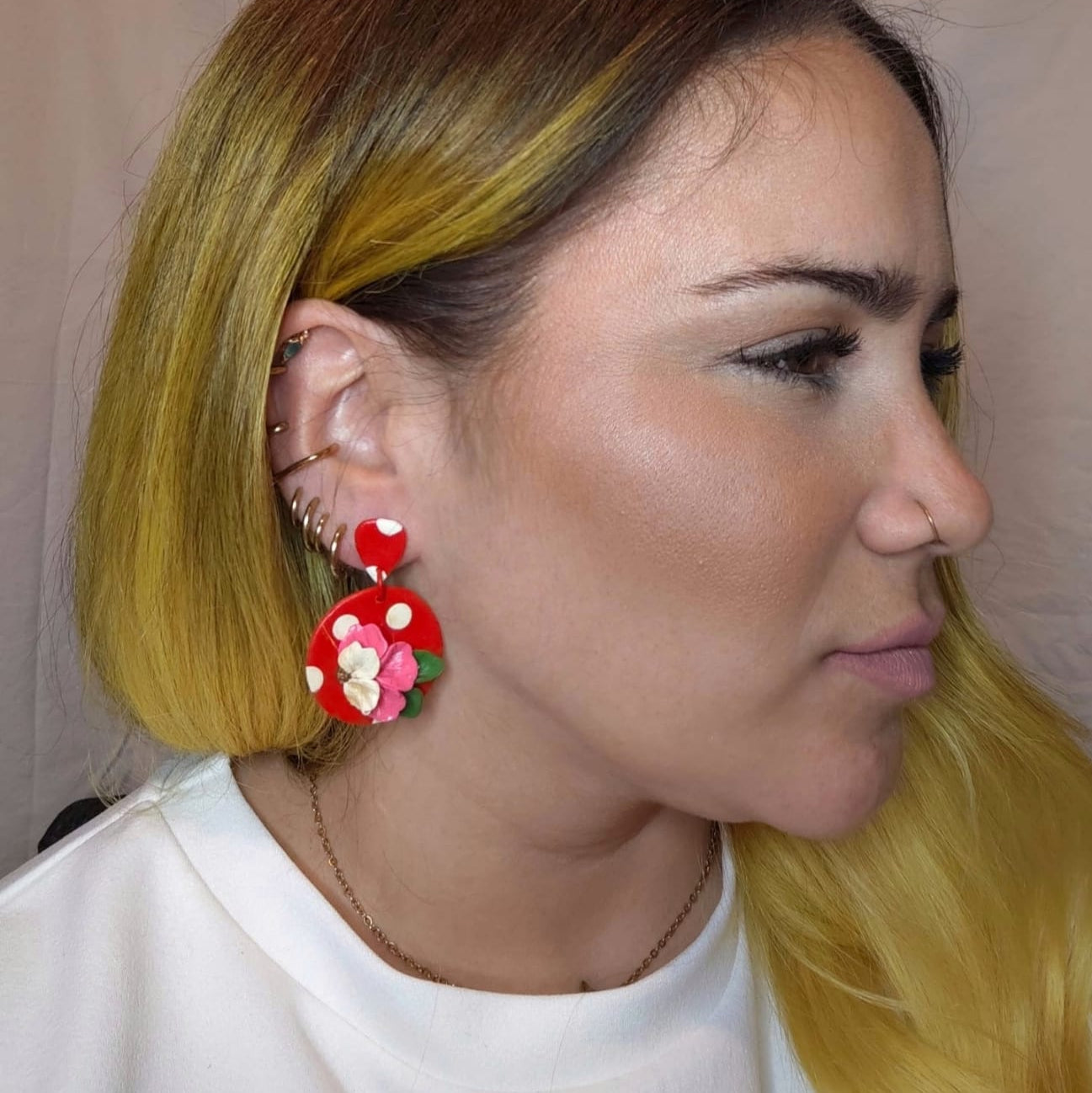 Isabel 2. Rojo lunares blanco