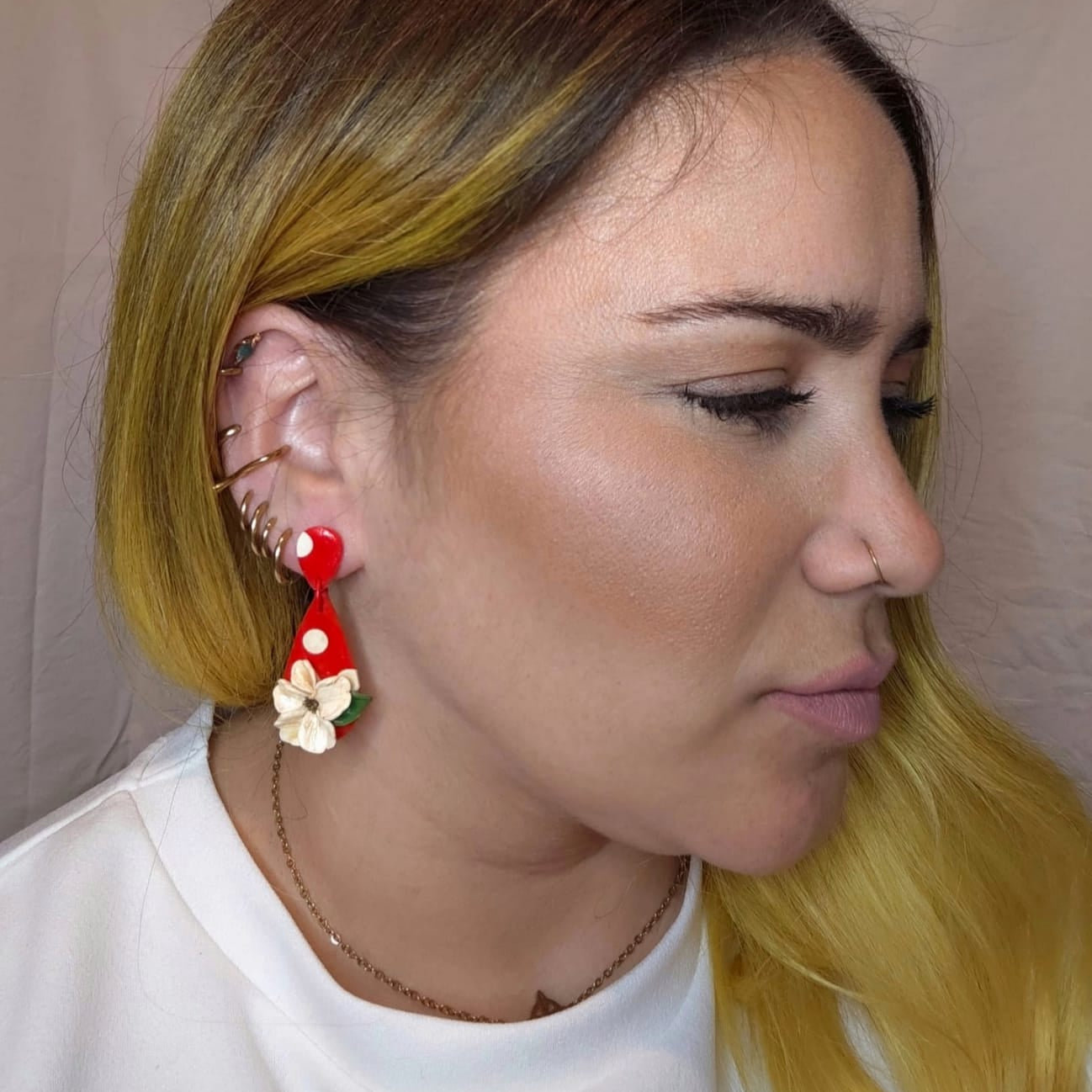 Carmen 2. Rojo lunares blanco