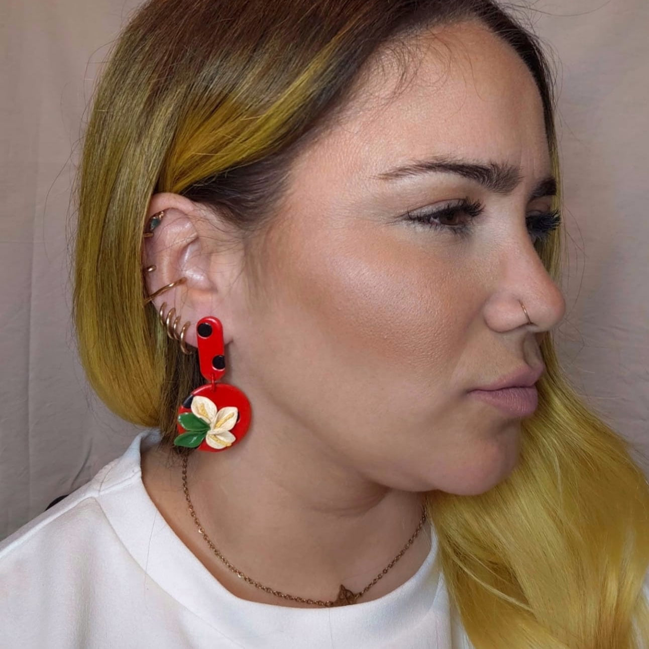 Isabel 1. Rojo lunares negro